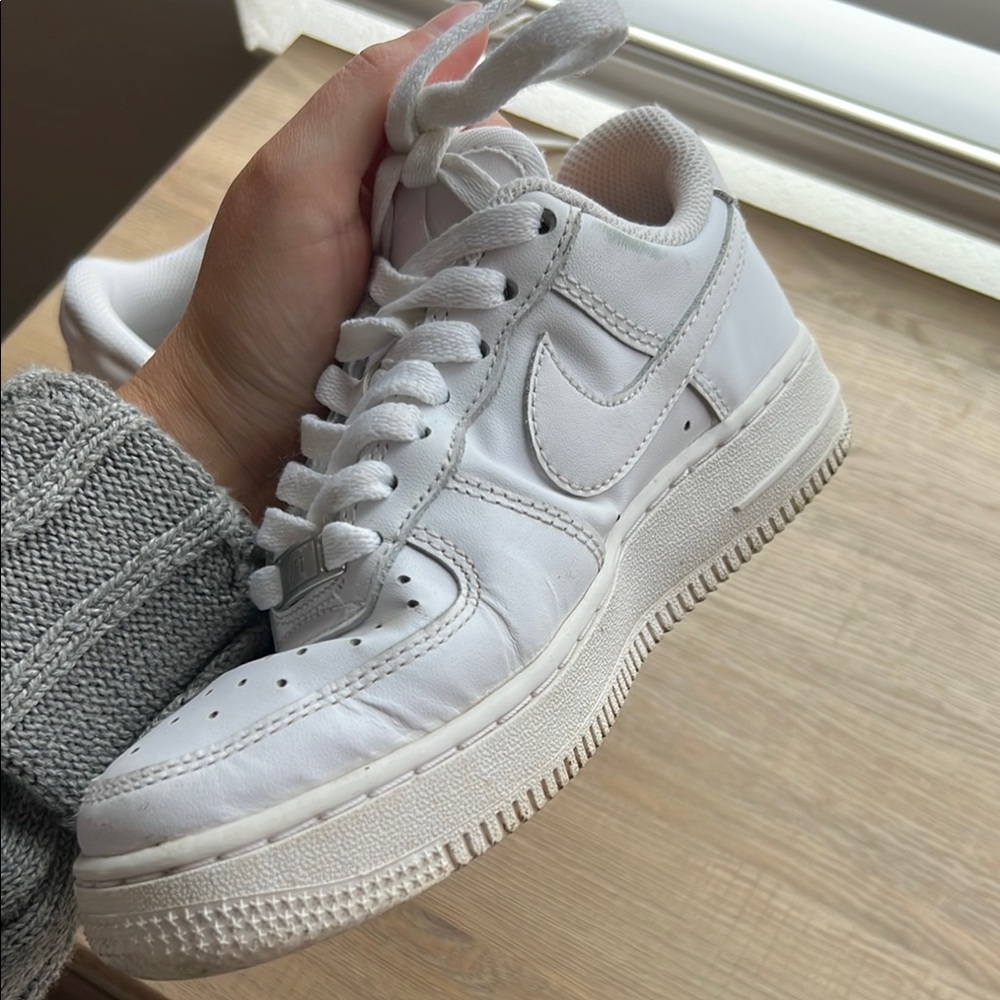 Nike White Air Force 1 Sneakers Classic Design